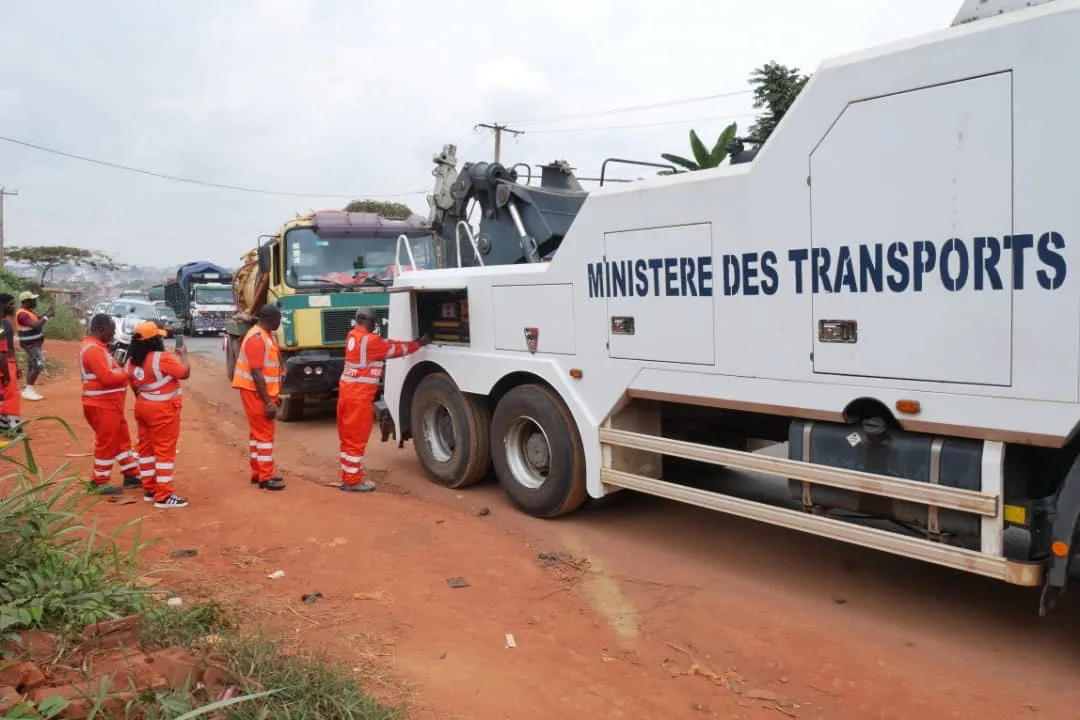 DÉGAGEMENT TOUS AZIMUT DES VEHICULES MAL GARÉS SUR LES AXES ROUTIERS